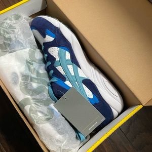 New in Box NWT ASICS size 10 running shoe